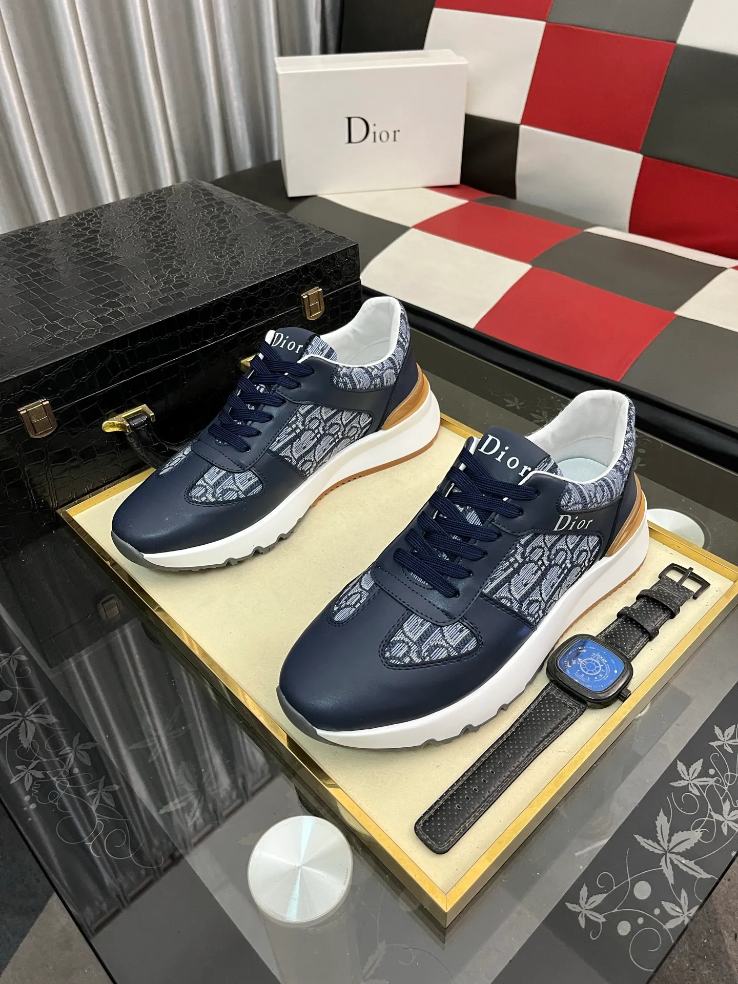 Men's Men's Shoes 💰458⌚️⌚️Dior [Dior] men's casual and trendy shoes are on the market! Strong British fashion style, the upper is made of nubuck leather with printed fabrics, comfortable pigskin lining, and original molded outsole. Designed by European and American masters, the perfect shape creates high quality, super versatile and very comfortable. High-end without losing taste, fashionable and novel! Code number: 38～443️⃣Colors available